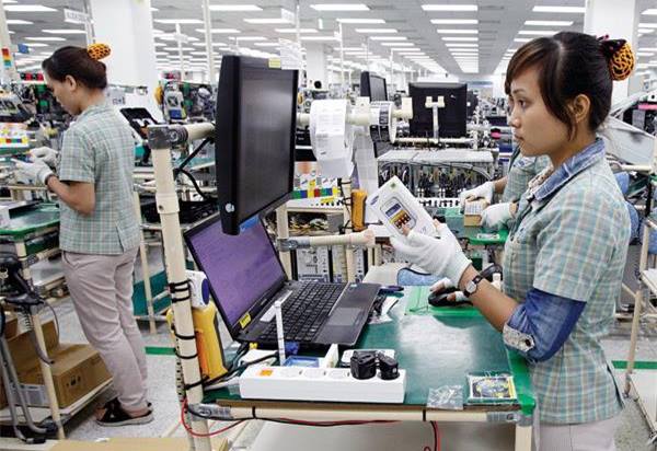 Đằng sau mức lương chục triệu của công nhân tại nhà máy Samsung