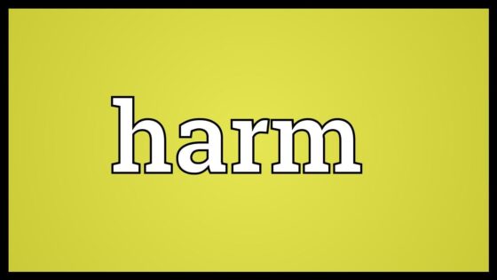 Harm đi với giới từ gì? "harm by" hay "harm to"?