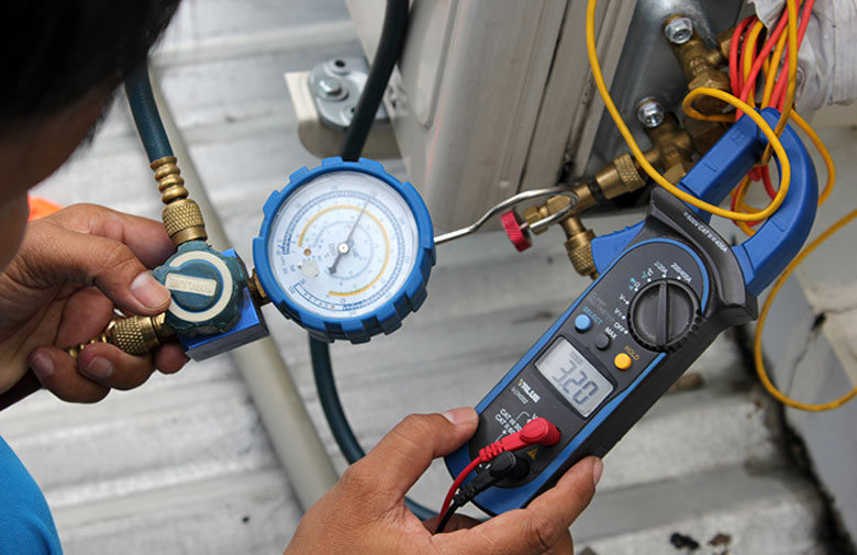 Đối chiếu áp suất gas trên đồng hồ đo gas và dòng điện trên Ampe kế