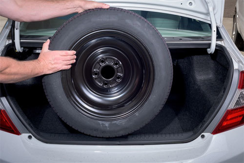 Nhiều bạn đang thắc mắc tại sao lốp dự phòng lại nhỏ hơn lốp chính ?