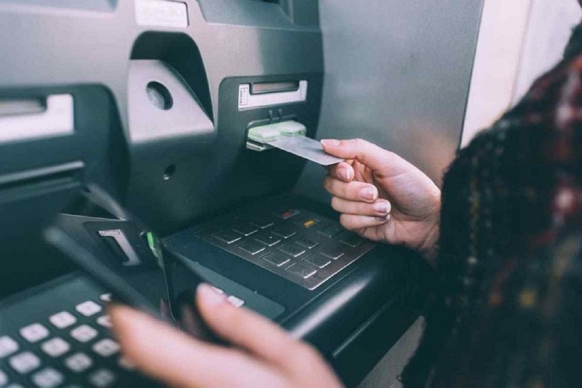 Hạn chế bị nuốt thẻ khi rút tiền ở cây ATM